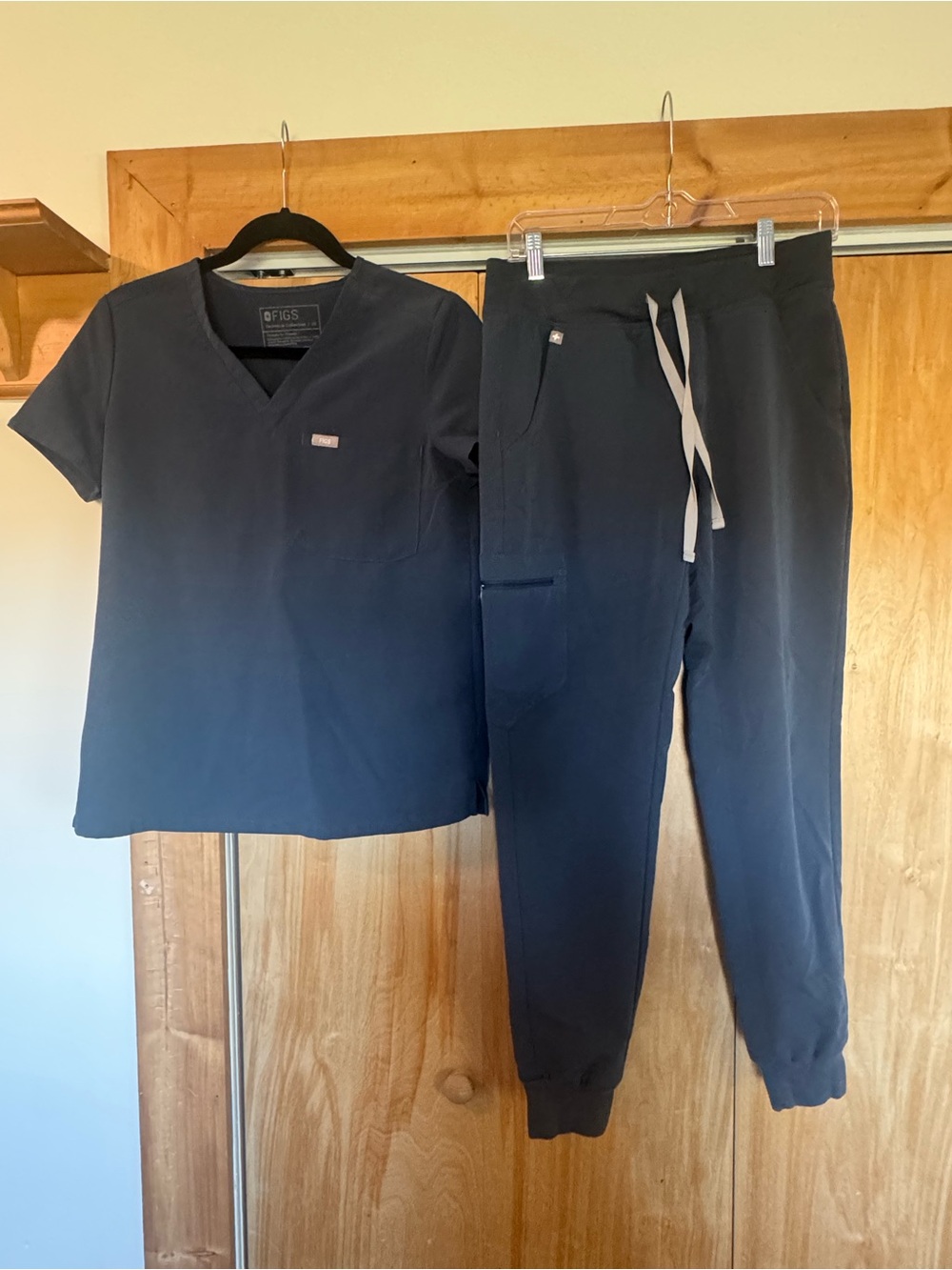 Figs Zamora jogger scrub pant. Catarina top.